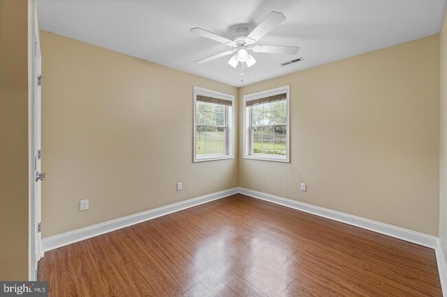 Building Photo - 9201 Rosemont Dr