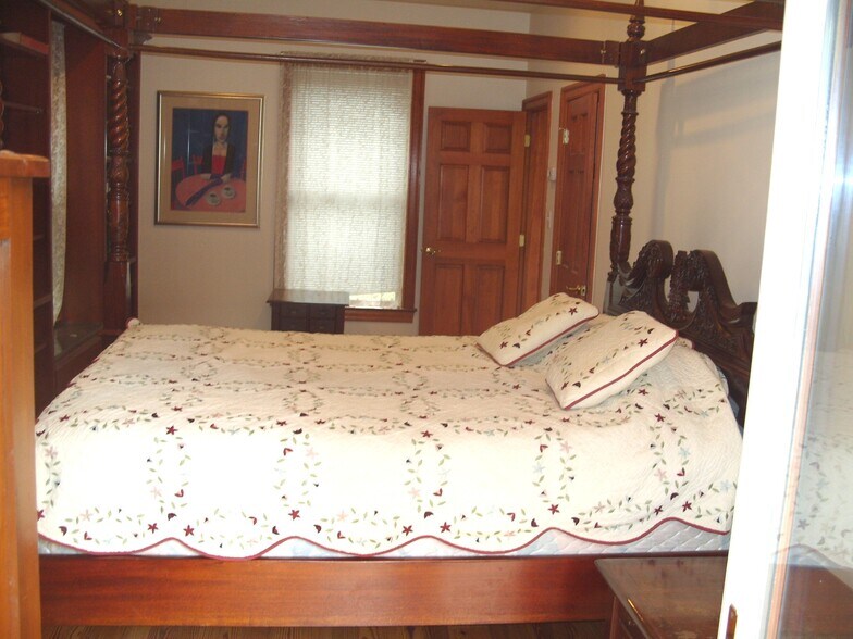 Building Photo - 324 Little Falls St