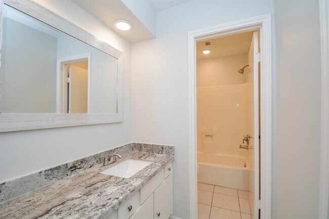 Building Photo - 978 Memorial Village Dr