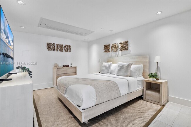 Building Photo - 102 24th St