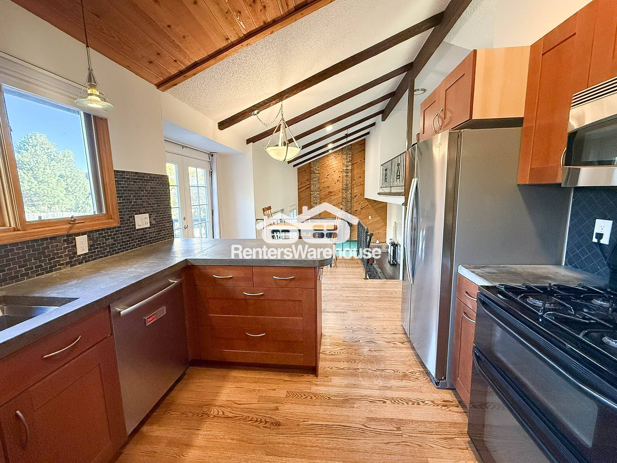 Building Photo - 4850 Fairlawn Ct