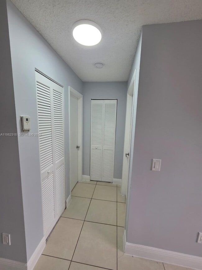 Building Photo - 1241 SW 46th Ave