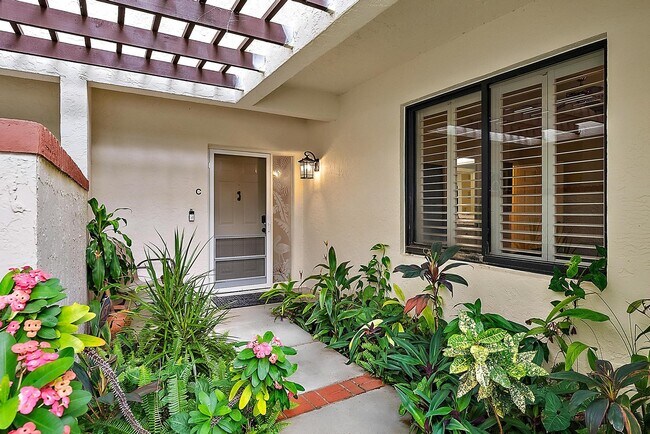 Building Photo - 302 Sea Oats Dr