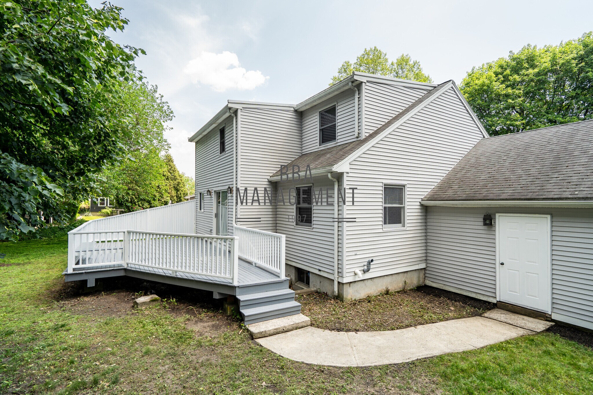Building Photo - 115 Rowe St
