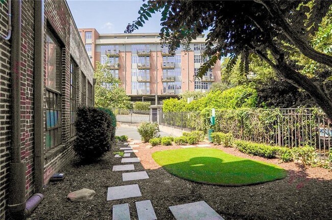 Building Photo - 650 Glen Iris Dr NE