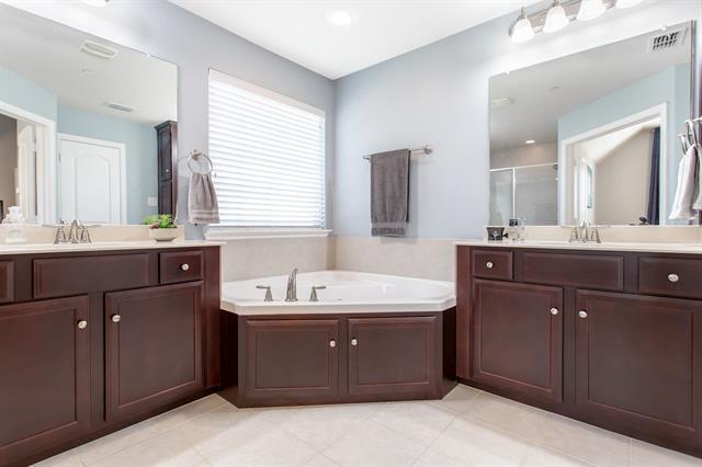 Building Photo - 932 Brookville Ct