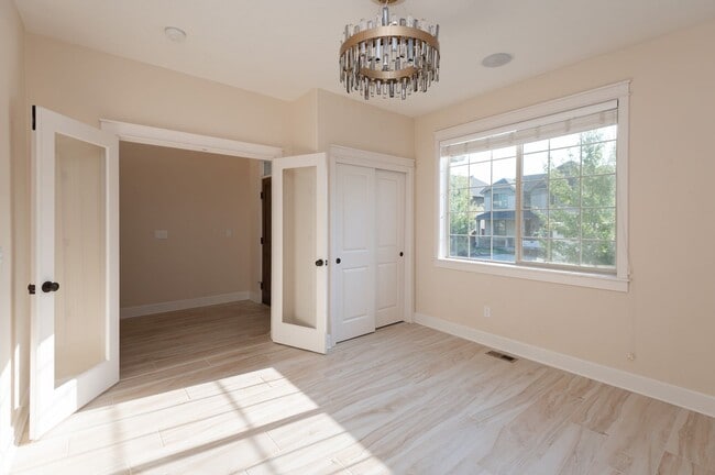 Building Photo - Sun Meadow Home 4 Bed + Bonus + Office + H...