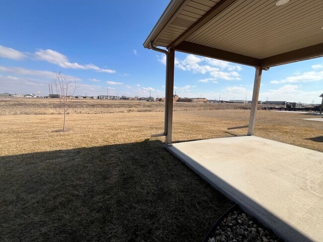 Building Photo - Spacious 2 Bed/2 Bath House with 3 Car Garage!