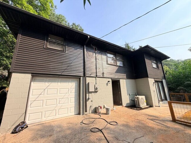 Building Photo - 514 22nd Ave S