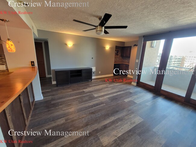 Building Photo - Broadway Condo