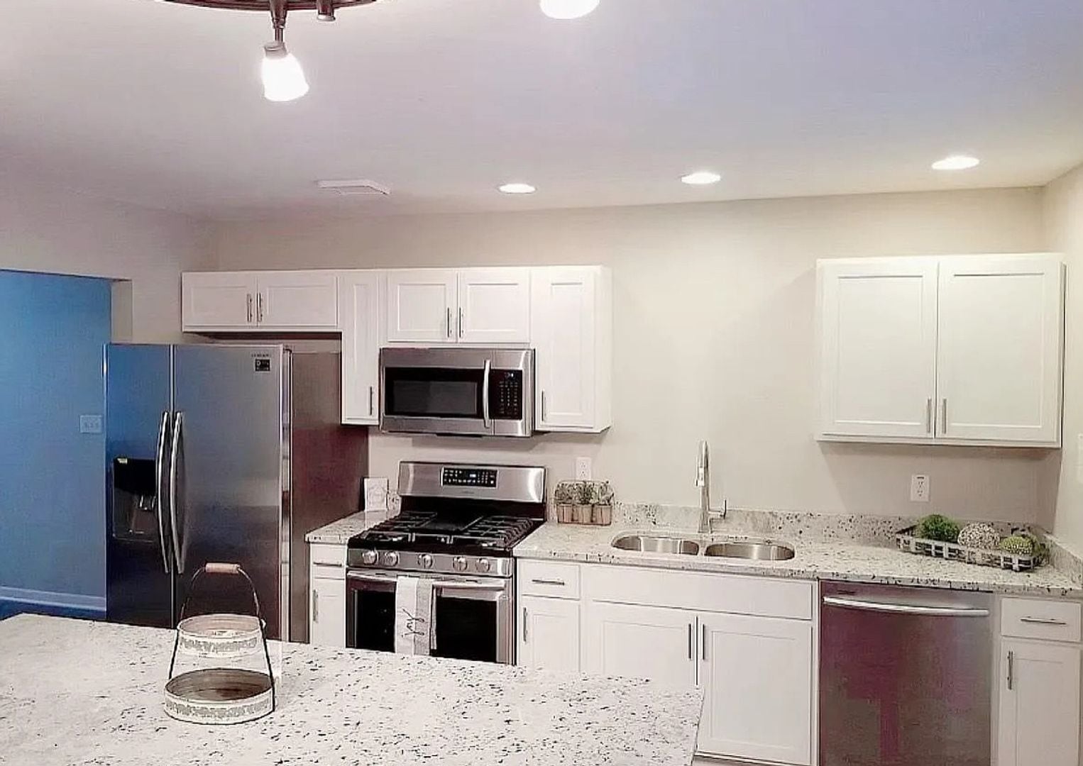 Building Photo - 8616 Hickory Ave