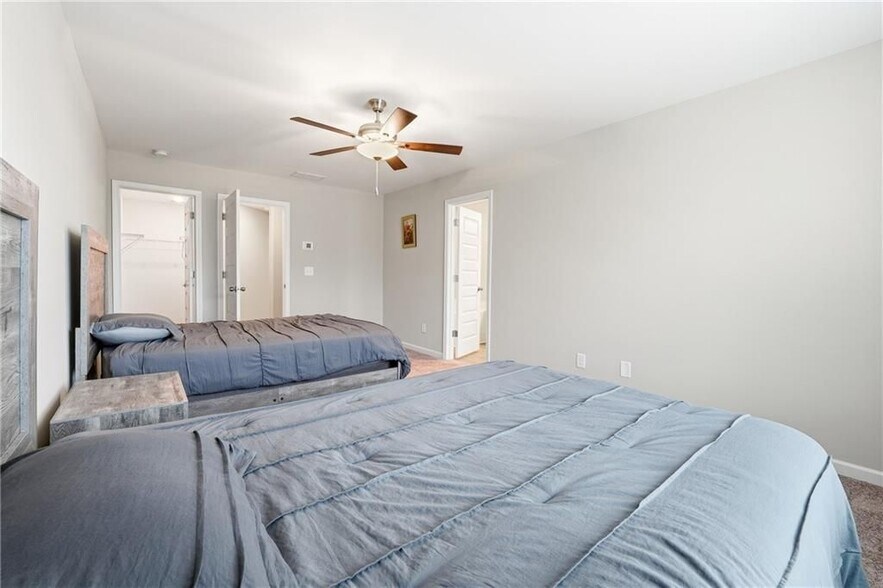 Building Photo - 334 Melody Ln