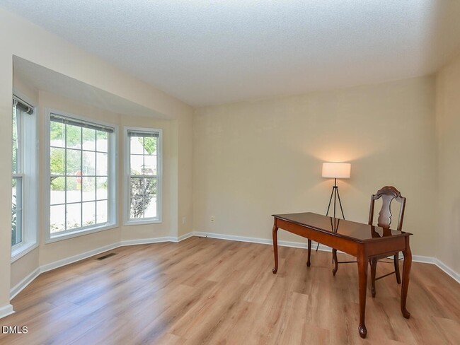 Building Photo - 406 Somersview Dr