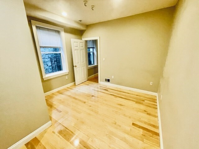 Building Photo - 33 N Bennet St