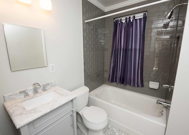 Building Photo - 202 11th St NE