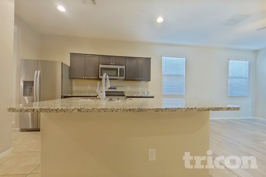 Building Photo - 31062 W Mulberry Dr