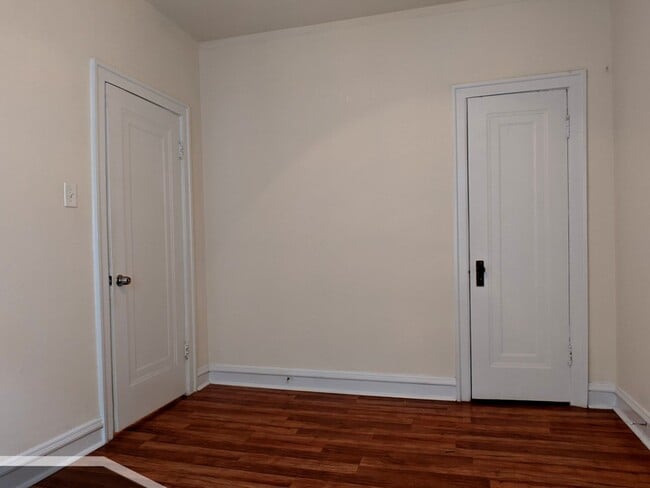 Building Photo - 2536 N Sawyer Ave