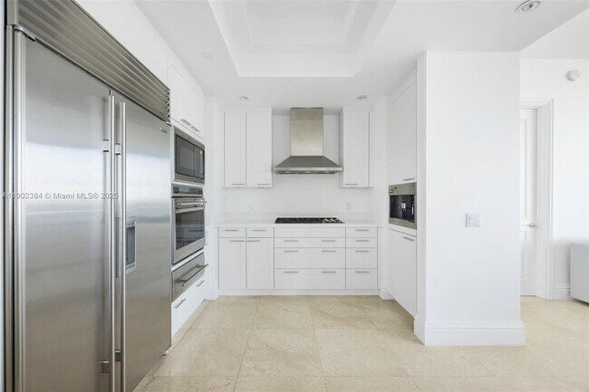 Building Photo - 10295 Collins Ave