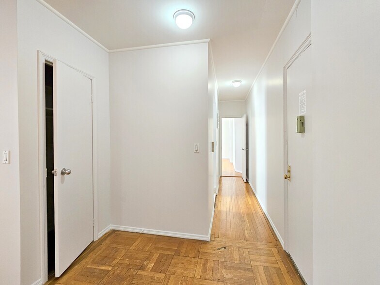 Building Photo - 610 W 150th St