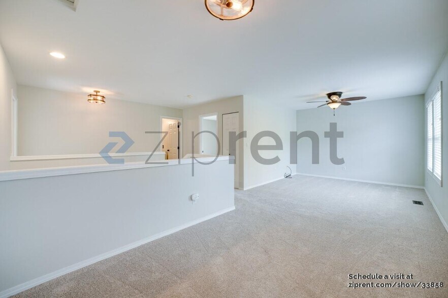 Building Photo - Unit