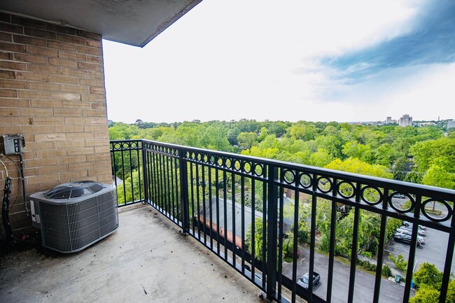 Building Photo - Upscale 1BR/1BA Condo with Balcony & City ...