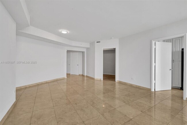 Building Photo - 848 Brickell Key Dr