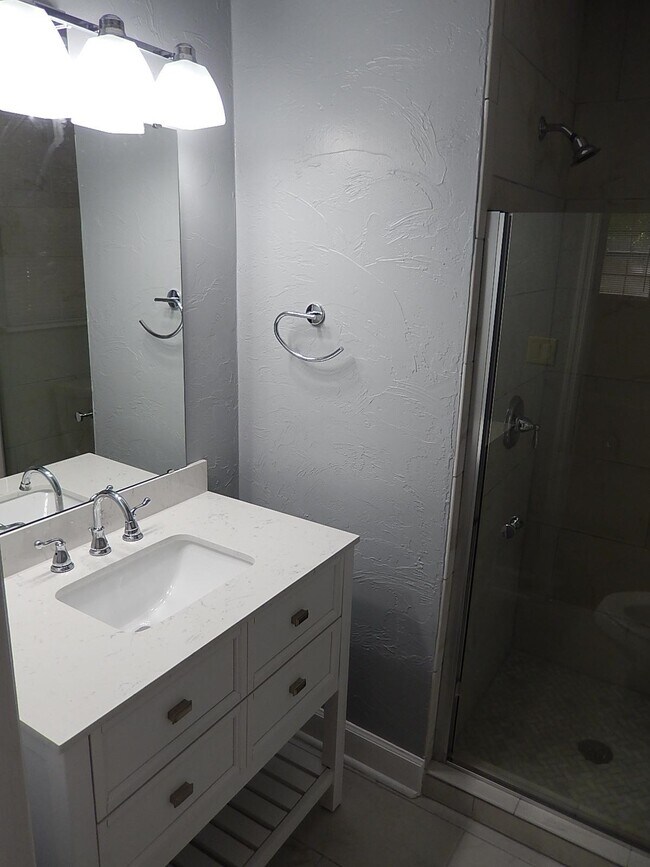 Building Photo - 1903 Skyland Dr