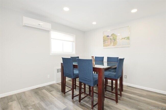 Building Photo - 3485 Riverside Dr