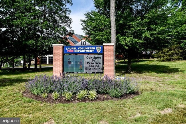 Building Photo - 15043 Cherrywood Dr