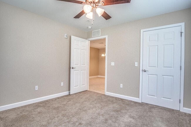 Building Photo - Beautiful 2B/2B Apartment in FWB in Pristine Nature Setting!