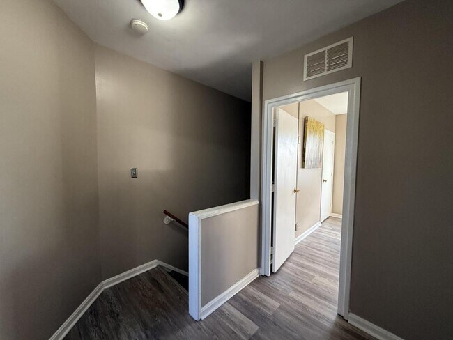 Building Photo - 1802 La Salle Pl