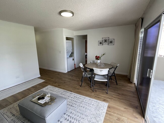 Building Photo - 2 Bed 2 Bath Fully Furnished Unit Central ...