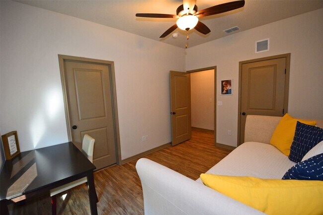 Building Photo - 8158 Luz de Luna St