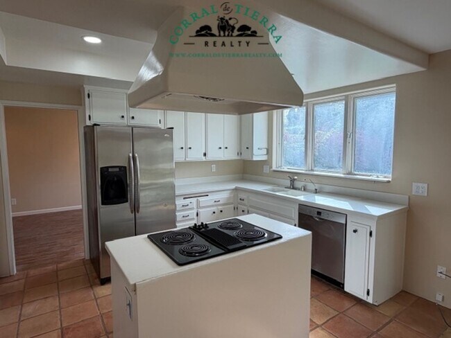 Building Photo - TOP-RATED SCHOOLS & ROOM TO ROAM IN TORO PARK! (Washington Union School District)