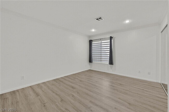 Building Photo - 350 S Durango Dr