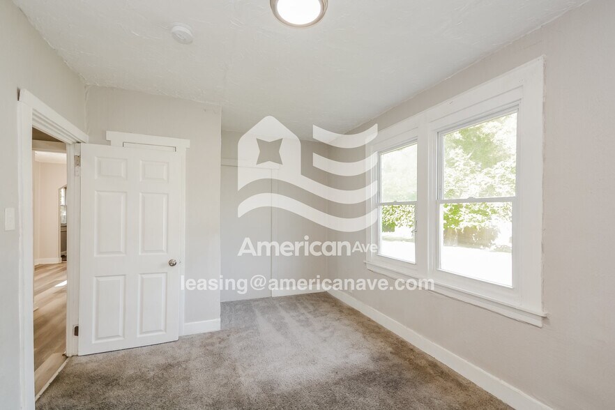 Building Photo - 4001 Grand Ave