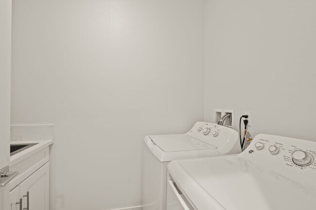 Building Photo - New Home in Gated Indian Palms Country Club