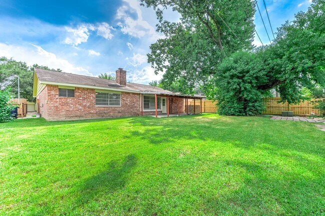 Building Photo - 13706 Towneway Dr