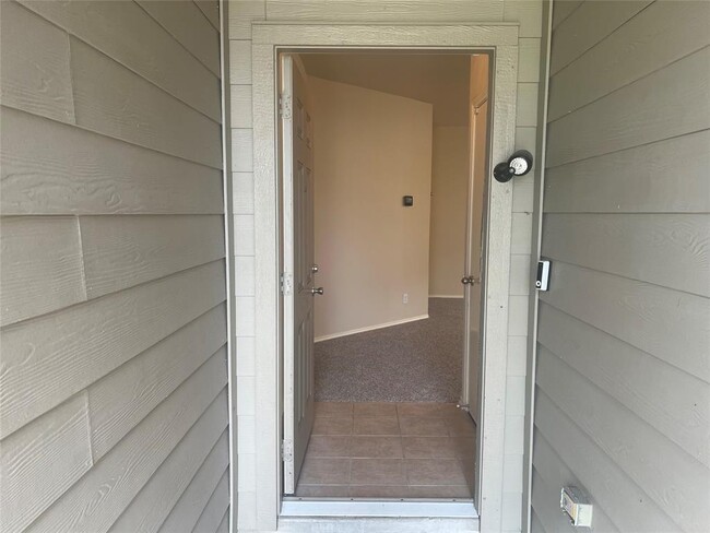 Building Photo - 15042 Silhouette Ridge Dr