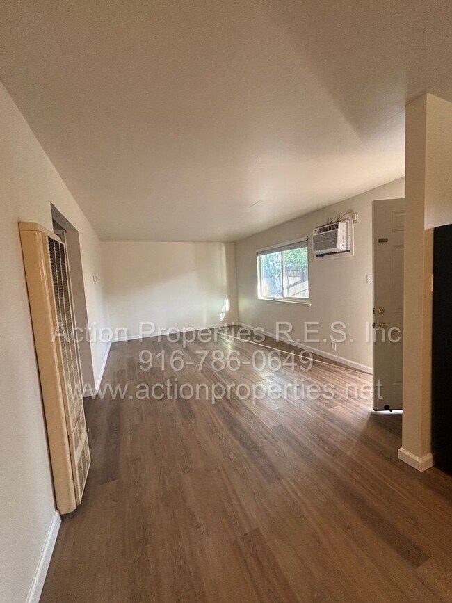Building Photo - 1006 Circuit Dr