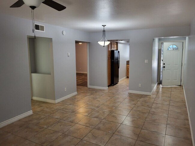Building Photo - 2 Bed/2Bath Condo In University Heights! A...