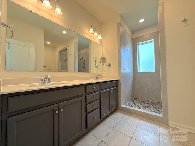 Building Photo - 14929 Baldridge Dr