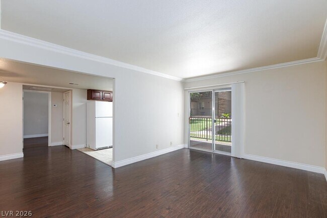 Building Photo - 5081 River Glen Dr