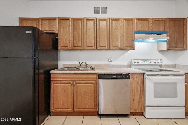 Building Photo - 5327 E Taylor St