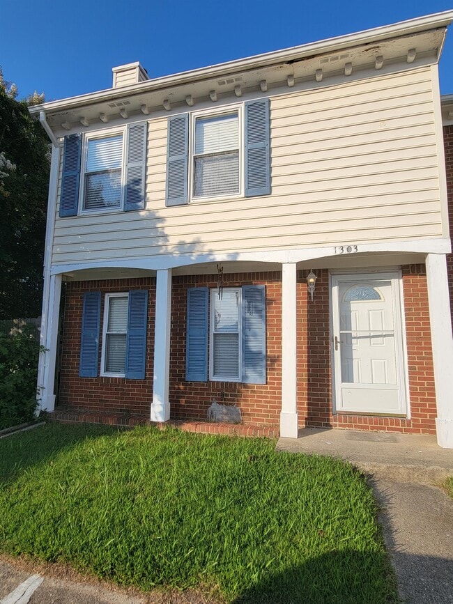 Primary Photo - 1303 Snowflake Cir