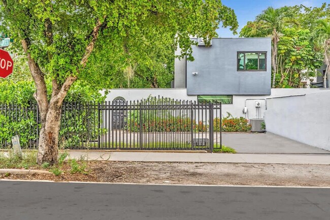 Building Photo - 2990 SW 30th Ct