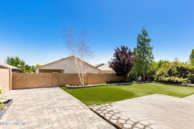 Building Photo - 5827 Gerard Dr