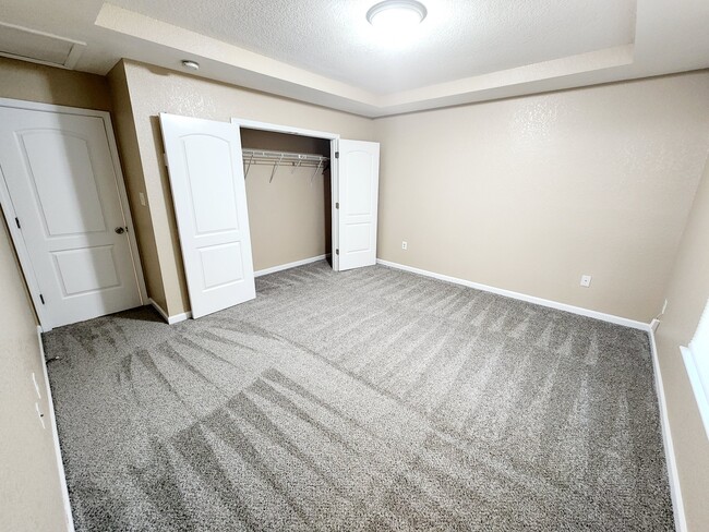 Building Photo - 4102 Valley View Dr NE