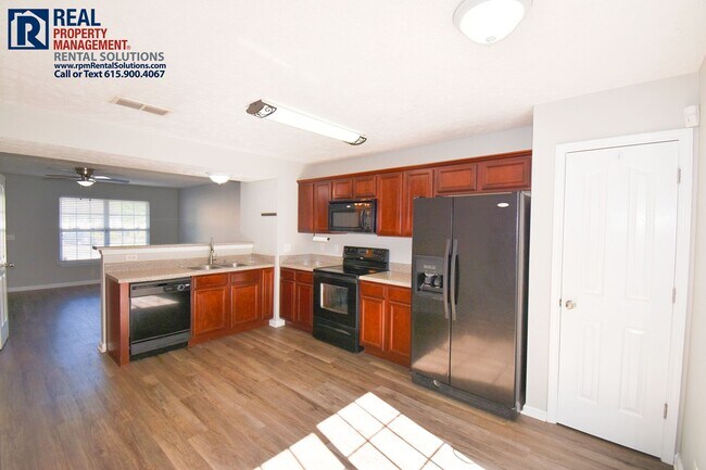 Building Photo - Great 2BR/2.5BA Murfreesboro townhome less than 2 miles from MTSU!