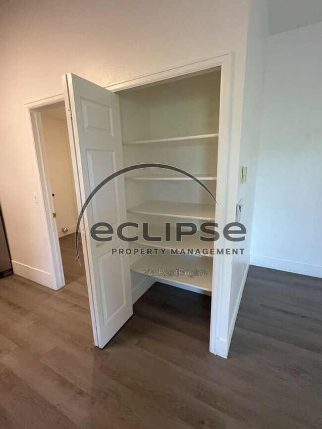 Building Photo - 560 Huntington Point Ln